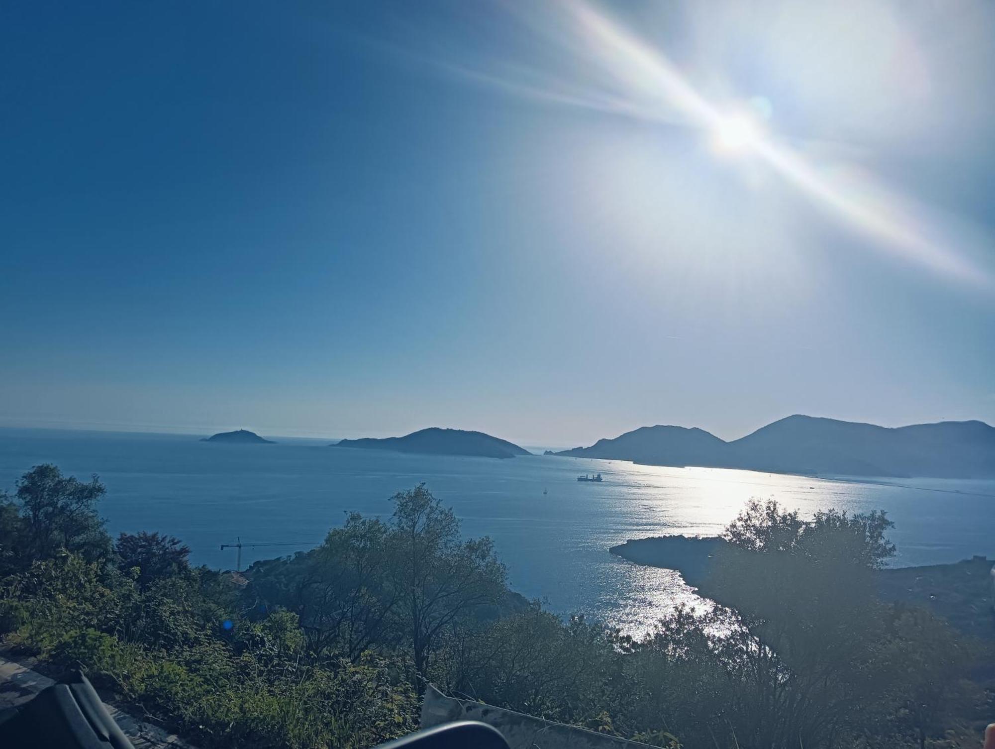 Апартаменты La Terrazza Di Ameglia Alta Экстерьер фото